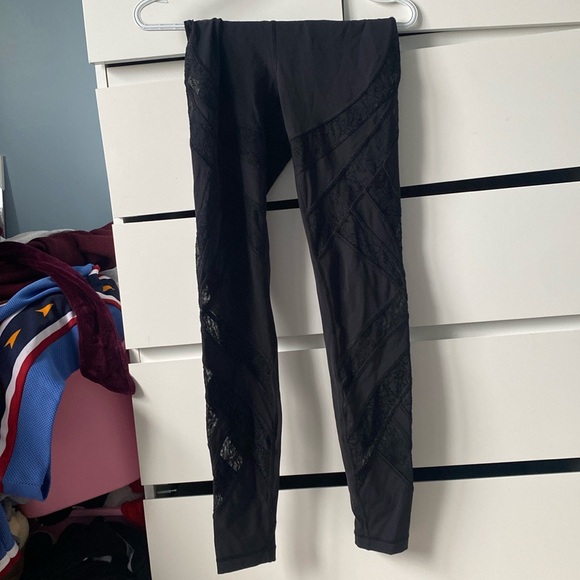 Lululemon Size 6 Workout Leggings - Picture 1 of 3